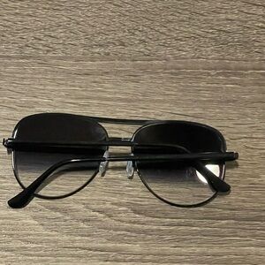 Women’s black aviation sunglasses